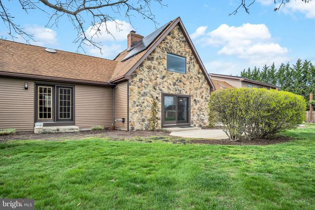 300 HOLLOWBROOK DR, Carlisle, PA 17013