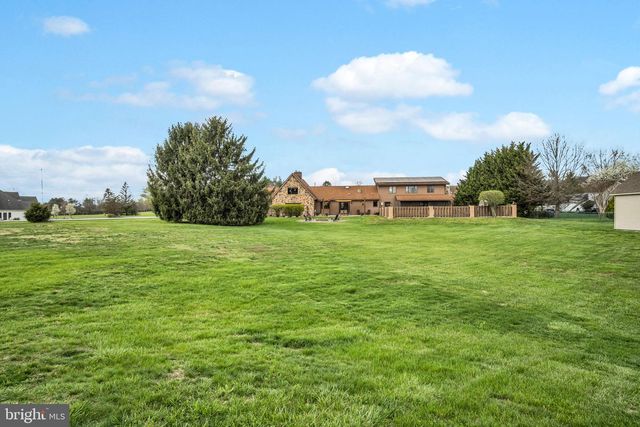 300 HOLLOWBROOK DR, Carlisle, PA 17013