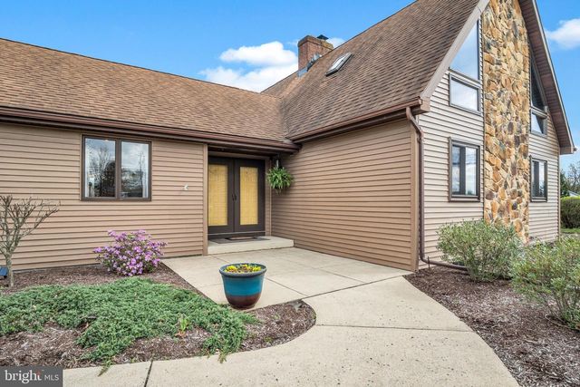 300 HOLLOWBROOK DR, Carlisle, PA 17013