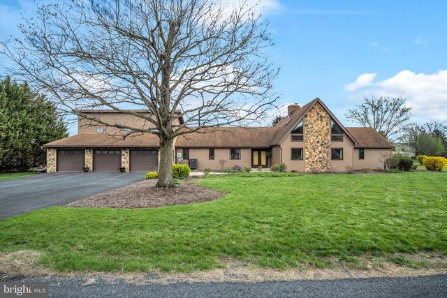 300 HOLLOWBROOK DR, Carlisle, PA 17013