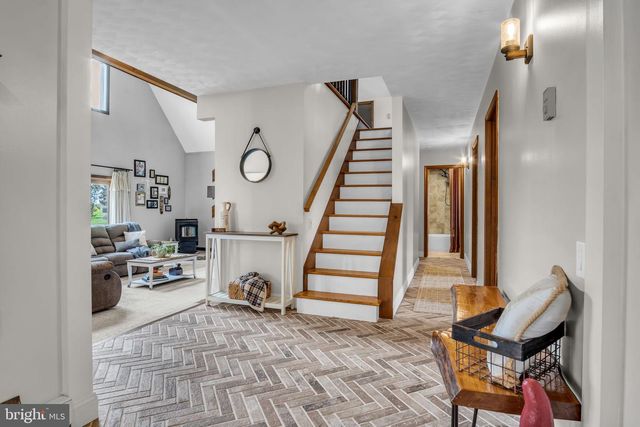 300 HOLLOWBROOK DR, Carlisle, PA 17013