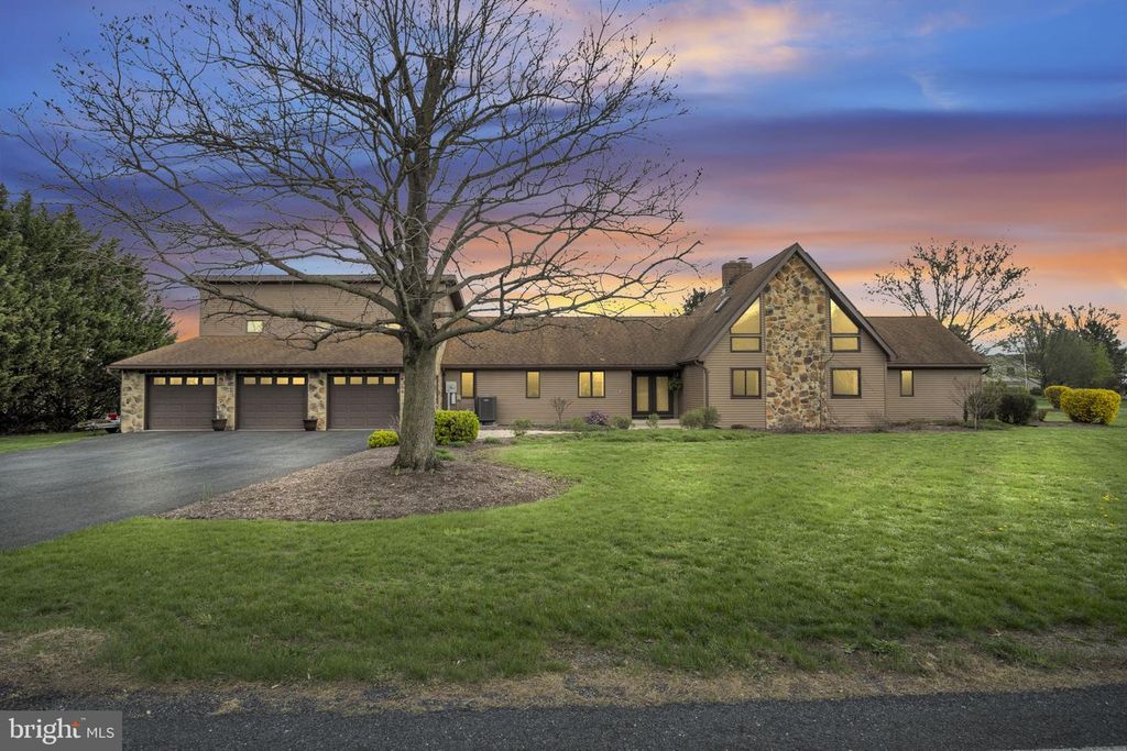 300 HOLLOWBROOK DR, Carlisle, PA 17013