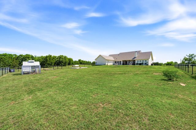 109 Bear Cat Court, Alvord, TX 76225