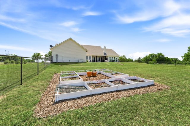 109 Bear Cat Court, Alvord, TX 76225