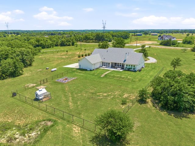 109 Bear Cat Court, Alvord, TX 76225
