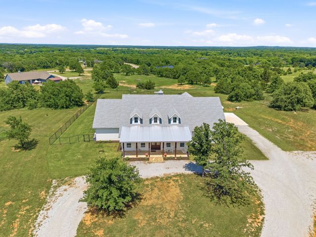 109 Bear Cat Court, Alvord, TX 76225