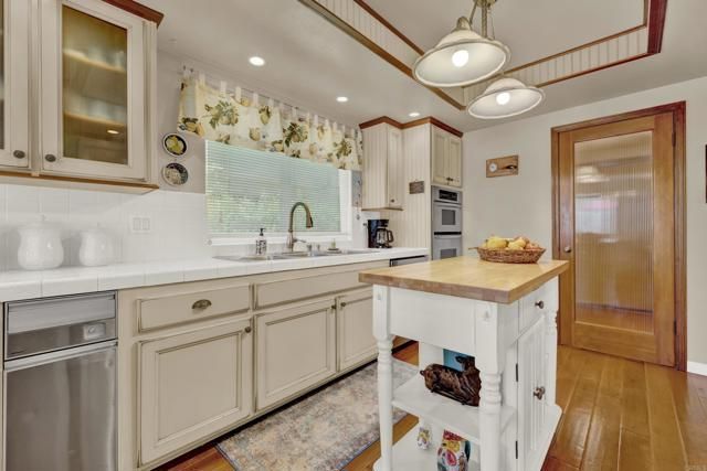 10353 Oak Ranch Lane, Escondido, CA 92026