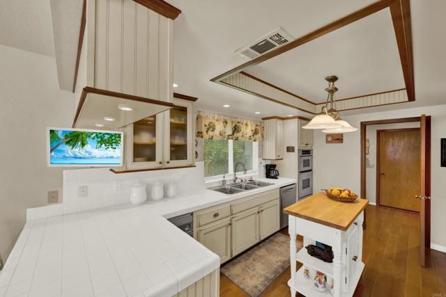 10353 Oak Ranch Lane, Escondido, CA 92026