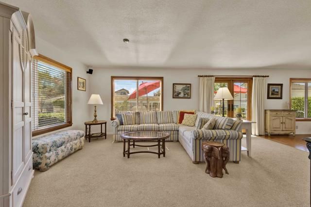 10353 Oak Ranch Lane, Escondido, CA 92026