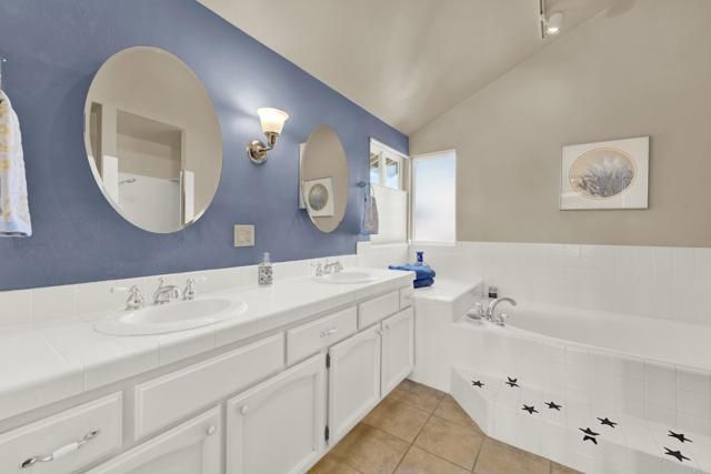 10353 Oak Ranch Lane, Escondido, CA 92026