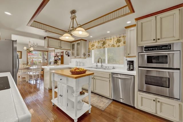 10353 Oak Ranch Lane, Escondido, CA 92026