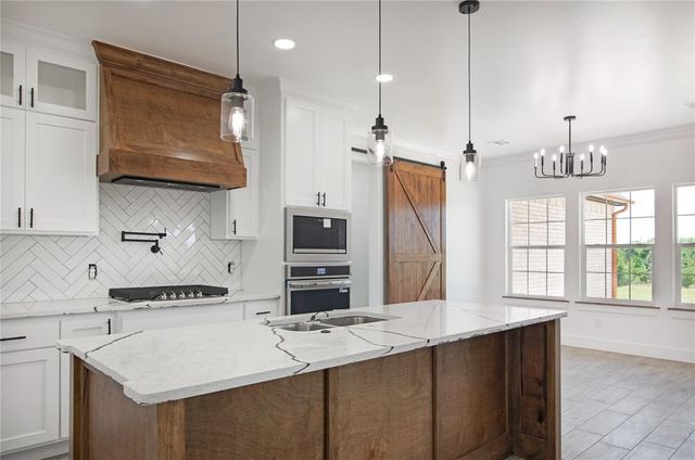 1160 Wolf Creek Drive, Blanchard, OK 73010