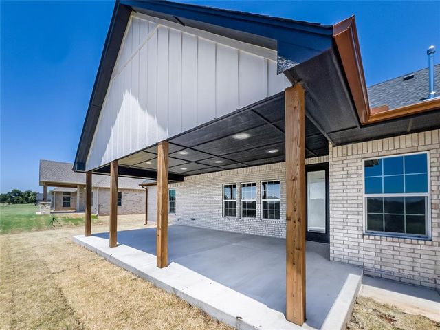 1160 Wolf Creek Drive, Blanchard, OK 73010