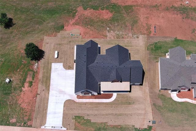 1160 Wolf Creek Drive, Blanchard, OK 73010