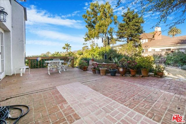 321 N Las Casas Avenue, Pacific Palisades, CA 90272