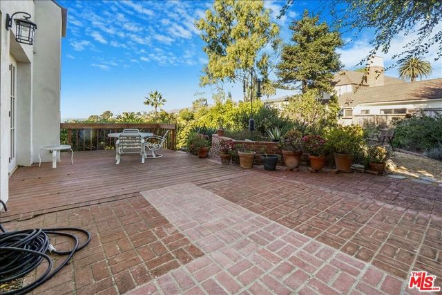 321 N Las Casas Avenue, Pacific Palisades, CA 90272