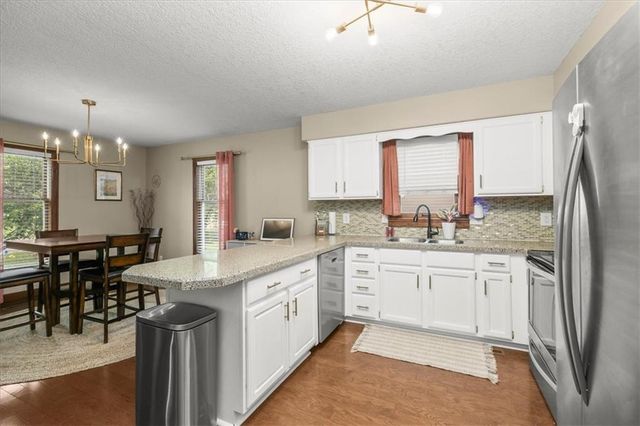926 E Myrtle Street, Pleasant Hill, MO 64080