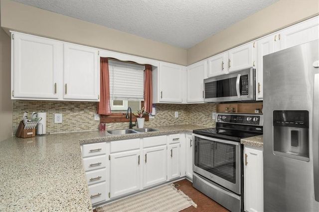 926 E Myrtle Street, Pleasant Hill, MO 64080