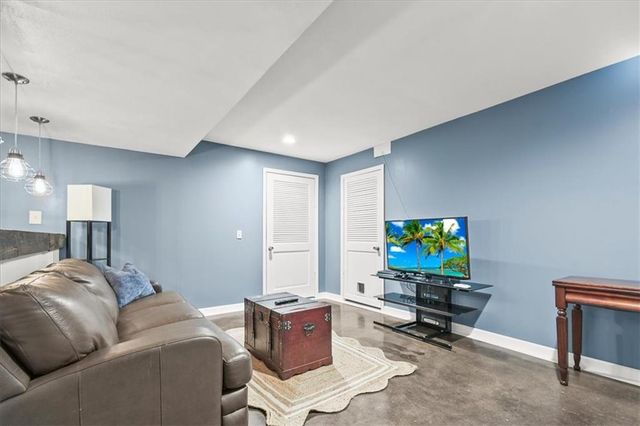 926 E Myrtle Street, Pleasant Hill, MO 64080