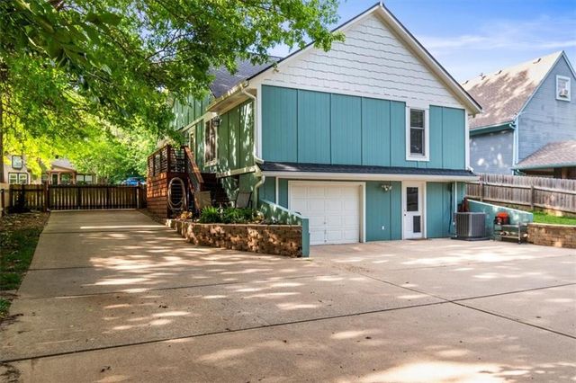 926 E Myrtle Street, Pleasant Hill, MO 64080