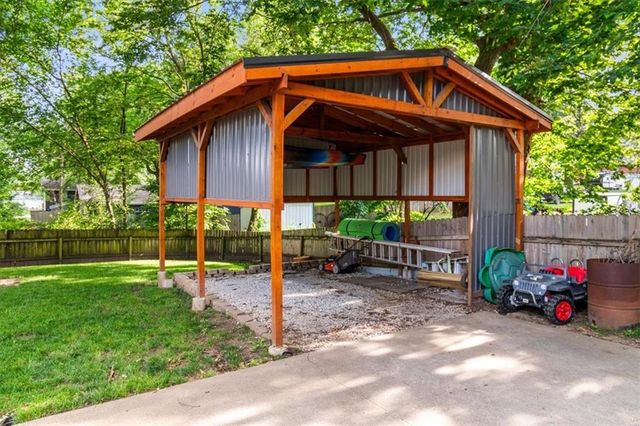 926 E Myrtle Street, Pleasant Hill, MO 64080