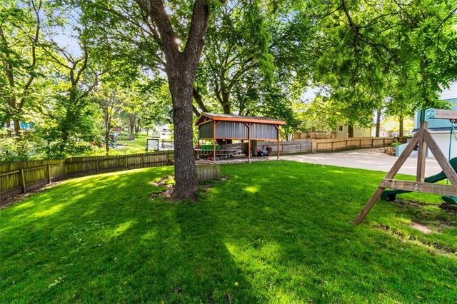 926 E Myrtle Street, Pleasant Hill, MO 64080