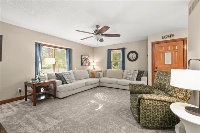 926 E Myrtle Street, Pleasant Hill, MO 64080