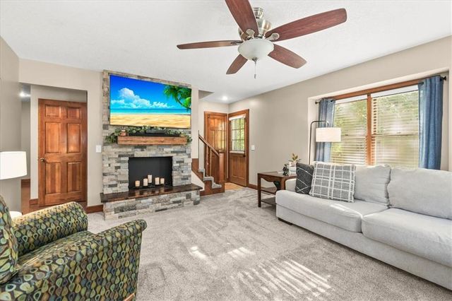 926 E Myrtle Street, Pleasant Hill, MO 64080