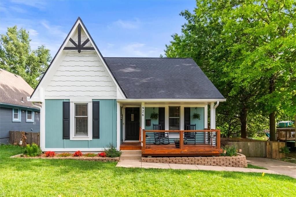 926 E Myrtle Street, Pleasant Hill, MO 64080