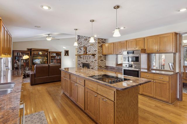 2320 Timber Trail E, Maplewood, MN 55119