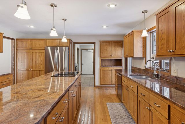 2320 Timber Trail E, Maplewood, MN 55119