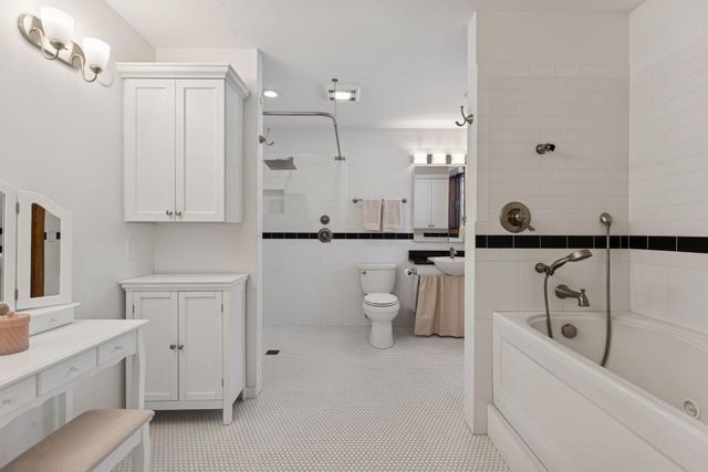 2320 Timber Trail E, Maplewood, MN 55119