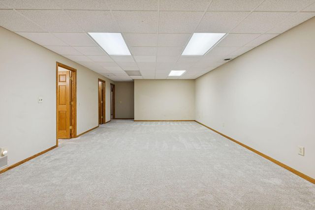 2320 Timber Trail E, Maplewood, MN 55119