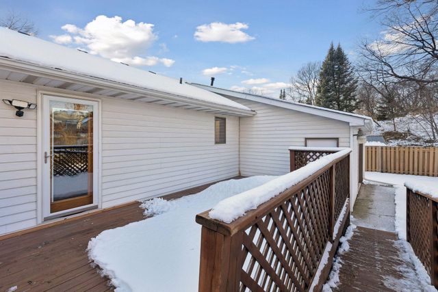 2320 Timber Trail E, Maplewood, MN 55119