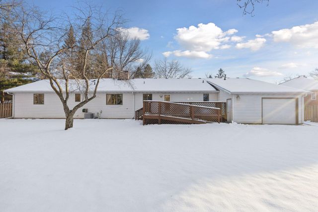 2320 Timber Trail E, Maplewood, MN 55119