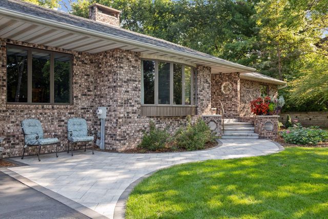 2320 Timber Trail E, Maplewood, MN 55119