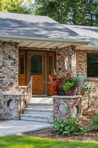 2320 Timber Trail E, Maplewood, MN 55119