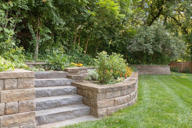 2320 Timber Trail E, Maplewood, MN 55119