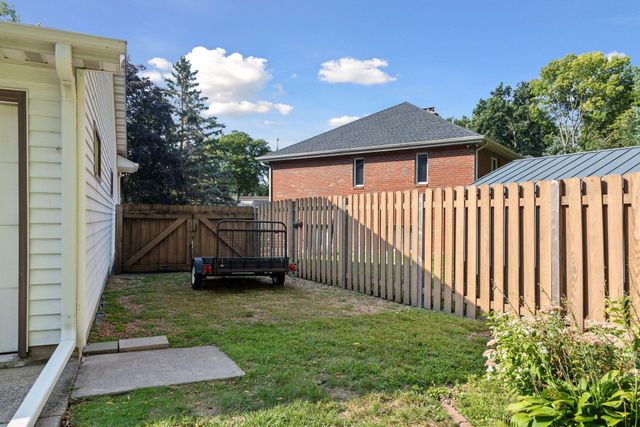 2320 Timber Trail E, Maplewood, MN 55119