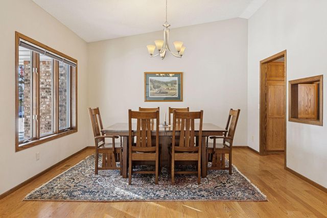 2320 Timber Trail E, Maplewood, MN 55119