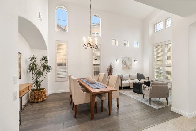 945 Sierra Park Ln, Sacramento, CA 95864