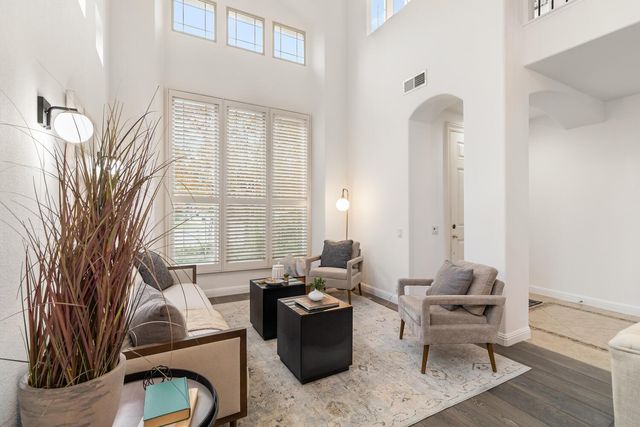 945 Sierra Park Ln, Sacramento, CA 95864