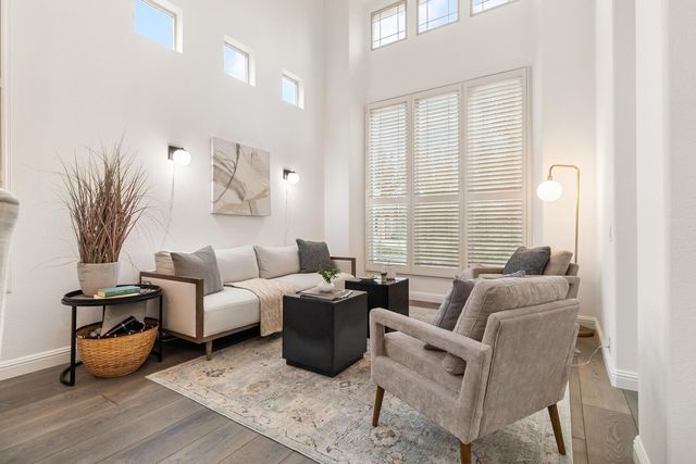 945 Sierra Park Ln, Sacramento, CA 95864