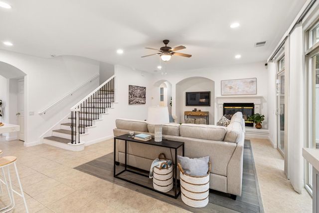 945 Sierra Park Ln, Sacramento, CA 95864