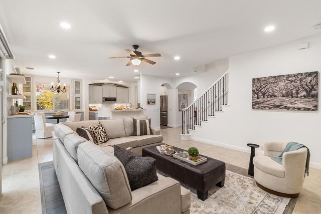 945 Sierra Park Ln, Sacramento, CA 95864