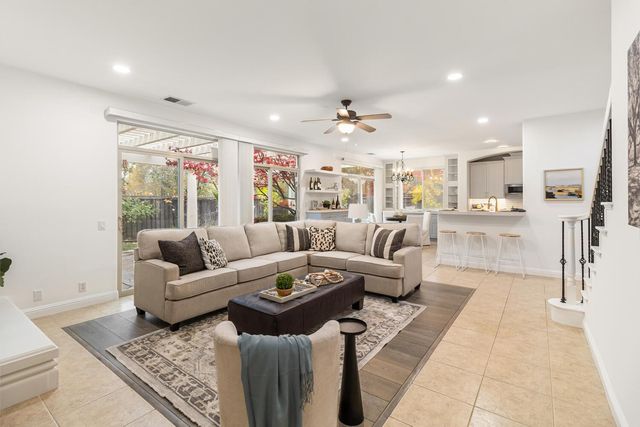 945 Sierra Park Ln, Sacramento, CA 95864