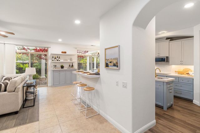 945 Sierra Park Ln, Sacramento, CA 95864