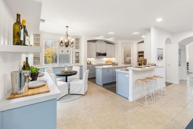 945 Sierra Park Ln, Sacramento, CA 95864