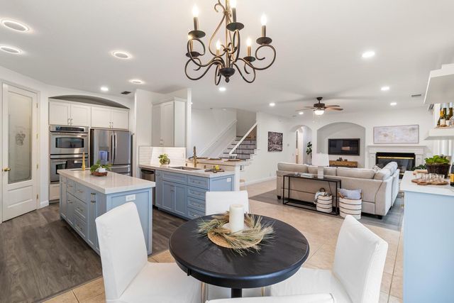 945 Sierra Park Ln, Sacramento, CA 95864