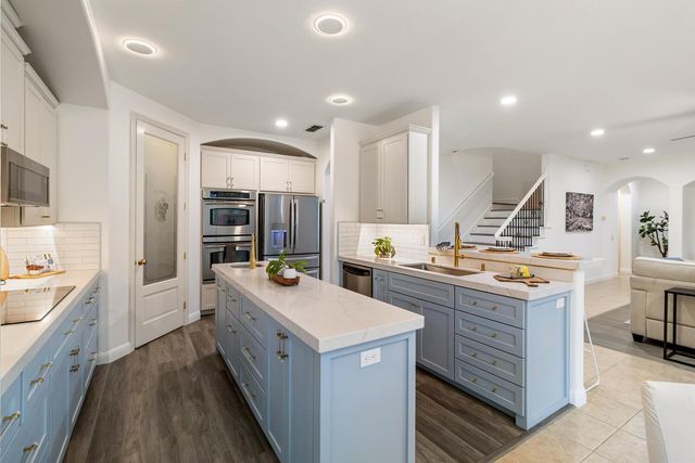 945 Sierra Park Ln, Sacramento, CA 95864